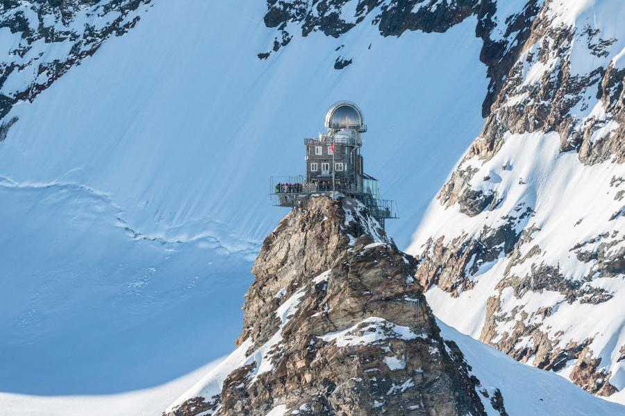 Obserwatorium ­astronomiczne Sphinx pod szczytem Jungfrau, także ­monitorowanym przez naukowców.