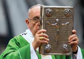 Franciszek – pierwszy w historii papież, który użył słowa „geje” w pozytywnym kontekście – już na początku swego pontyfikatu zapowiedział zwołanie synodu.