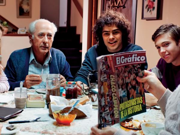 Guillermo Francella i Peter Lanzani (w środku) w historii opartej na faktach