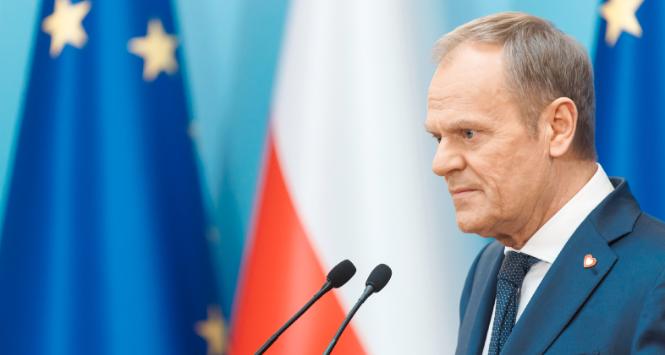 Na marginesie obrad brukselskiego szczytu premier Donald Tusk komentował, że „gdyby słowa mogły zamienić się w pociski, Europa byłaby potęgą”.