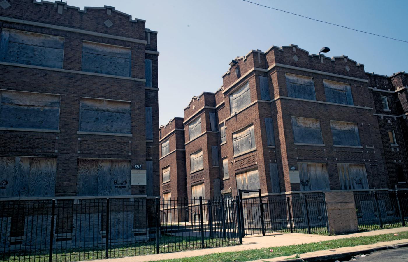 Opuszczone budynki w jednej z podupadłych dzielnic Chicago.
