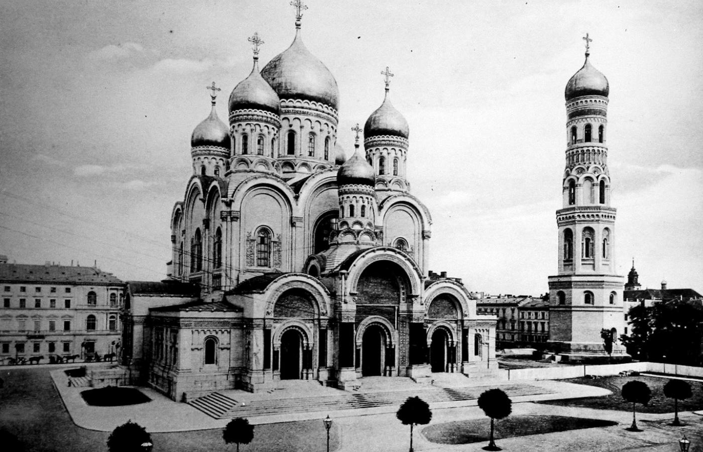 Cerkiew św. Aleksandra na pl. Saskim w Warszawie. Świątynia została zburzona w 1923 r.