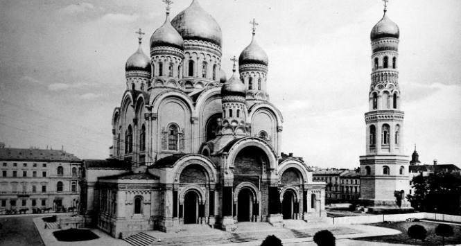 Cerkiew św. Aleksandra na pl. Saskim w Warszawie. Świątynia została zburzona w 1923 r.