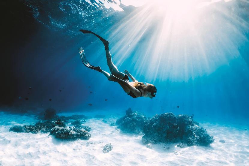 Freediving wpisuje się w aktualne trendy, od troski o środowisko po dążenie do spełnienia. Średnio współgra to z wyobrażeniami pionierów tej dyscypliny, ale co tam…