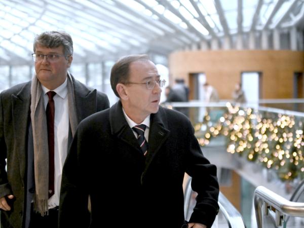 Maciej Wąsik i Mariusz Kamiński w siedzibie TVP. 20 grudnia 2023 r.