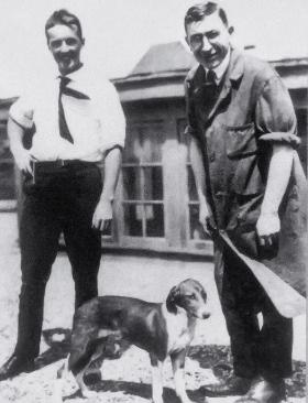 W 1922 r. kanadyjski fizjolog sir Frederic Grant Banting (z prawej) wyizolował i zastosował klinicznie insulinę.