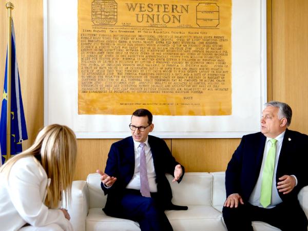 Premier Włoch Georgia Meloni, Polski Mateusz Morawiecki i Węgier Viktor Orbán na czerwcowym szczycie UE w Brukseli