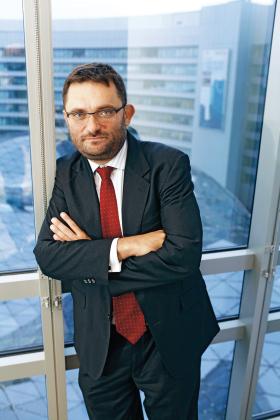 Paweł Tamborski, 48 lat, należy do pokolenia, przed którym wolna Polska otwierała wszystkie drzwi.