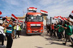 Przejście graniczne w Rafah. Tylko tą drogą do Strefy Gazy może napływać pomoc humanitarna, a w drugą mogą uciekać Palestyńczycy.