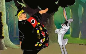 Kadr z filmu propagandowego, jaki wyświetlano jeńcom niemieckim w USA, „Herr Meets Hare” – królik Bugs udaje Hitlera przed Hermannem Göringiem.