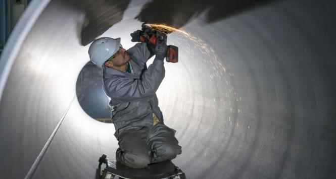 3 października w Warszawie podpisano wstępne porozumienie przewidujące przyłączenie polskiego systemu rurociągów paliwowych obsługiwanych przez PERN do natowskich rurociągów działających na potrzeby sił zbrojnych Sojuszu.