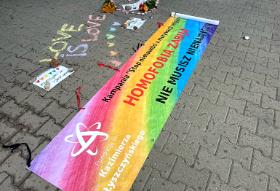 Manifestacja solidarności z ofiarami ataku w Oslo. 28 czerwca 2022 r.