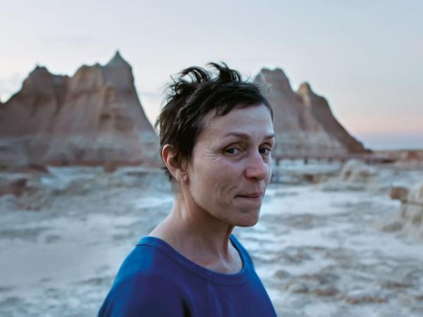 Frances McDormand jako Fern.