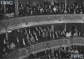 Gala w Teatrze  Wielkim – świat polityki i kultury, przemysłowcy i ziemianie. To jeszcze epoka przed celebrytami. Warszawa, 11 listopada 1938 r.
