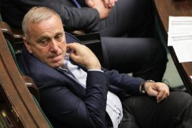 Grzegorz Schetyna zakopał urazy i na każdym kroku stara się zapewniać Tuska o swojej lojalności.