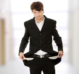 Po zapłaceniu czynszu i odłożeniu środków na życie, na spłatę kredytu zostaje niewiele lub prawie nic. Takiemu lepiej nie pożyczać.