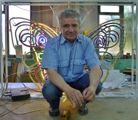 W latach 60. neony były fenomenem. Do ich projektowania zatrudniano wybitnych architektów, artystów plastyków i malarzy.