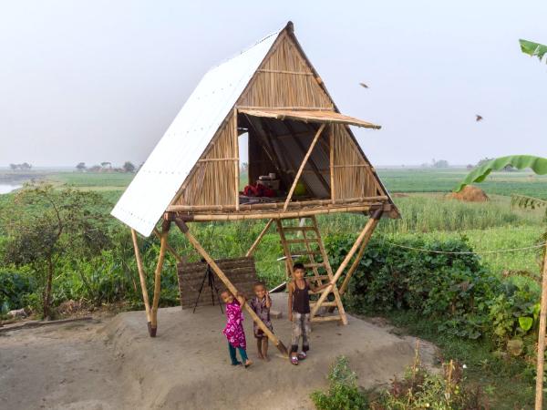 Khudi Bari, czyli chatka na palach