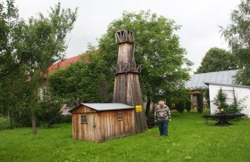 Libusza, Tadeusz Pabis w prowadzonym z żoną Anną od ponad 30 lat prywatnym muzeum naftowym i etnografii.
