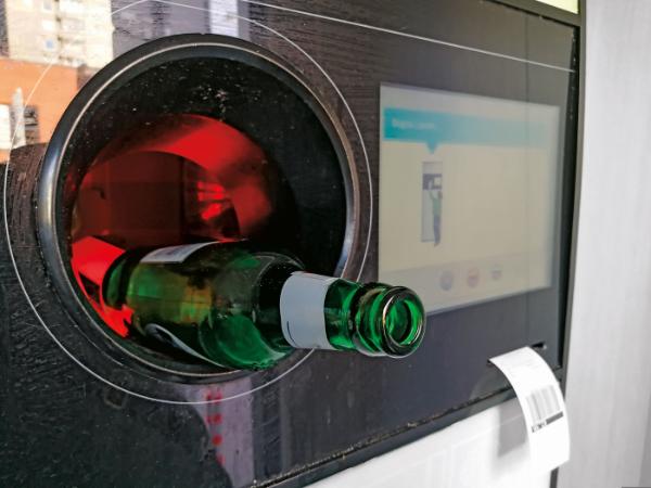 To właśnie pierwsze doświadczenia przy zwrocie opakowań zdecydują, czy Polacy zaakceptują system kaucyjny.