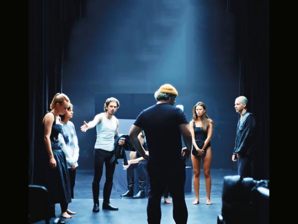 „Mnie interesował taki rodzaj przemocy, w której się gubimy: manipulacja, pogrywanie na ambicji, z relacją jednostka–grupa w tle”.