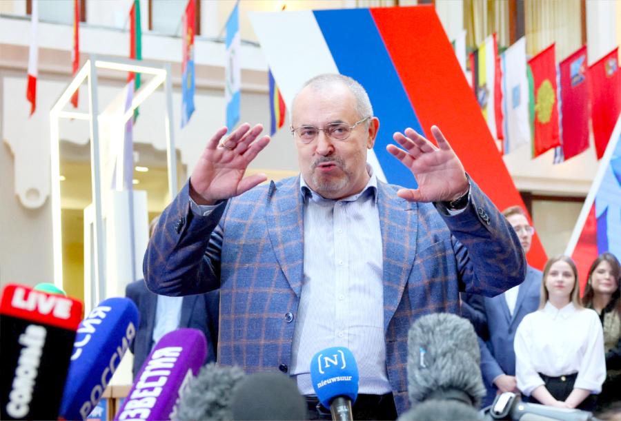 Borys Nadieżdin w Centralnej Komisji Wyborczej w Moskwie, 31 stycznia 2024 r.