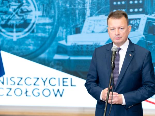W zapowiedziach Mariusza Błaszczaka z 2022 r. „niszczyciele czołgów” to miał być projekt nie tylko strategicznie ważny, przeznaczony do obrony tzw. przesmyku suwalskiego przed najazdem rosyjskich czołgów, ale również „łatwy, szybki i przyjemny” pod względem technologicznym, przemysłowym i finansowym.
