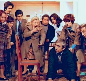Kiczowata imitacja produkcji zachodnich z lat 70. typu Yeşilçam