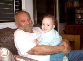 Alex Dancyg z wnukiem