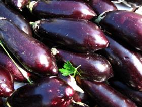 Bakłażana Bt mogłyby uprawiać inne kraje Azji.Nie robią tego za sprawą ruchów anty-GMO prowadzących skuteczne akcje propagandowe i naciskających na lokalnych polityków.