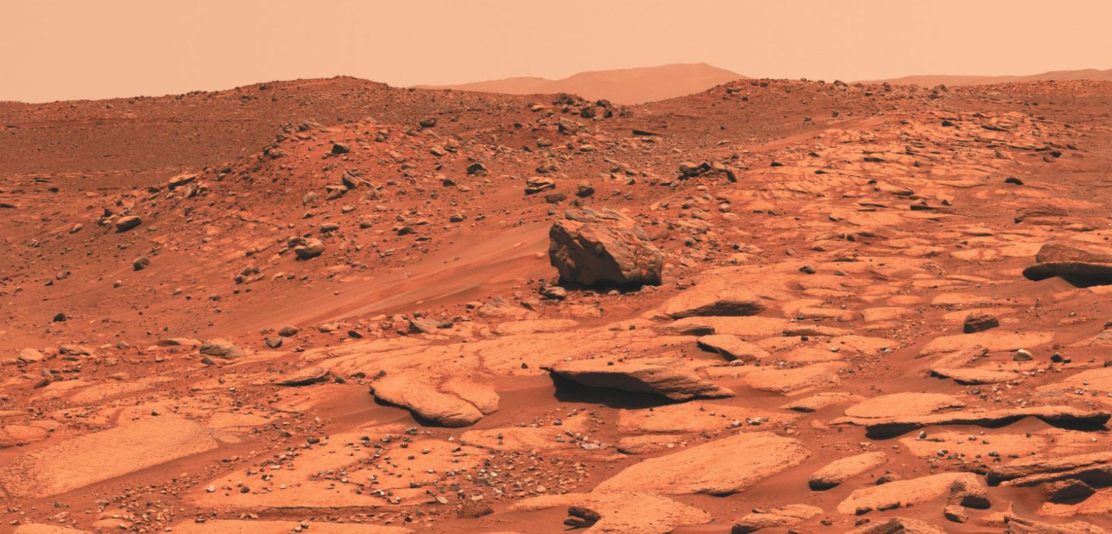 Widok Marsa uchwycony w kwietniu 2023 roku przez wysłany przez NASA łazik Perseverance.