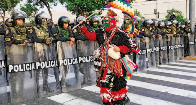 Protest rdzennych mieszkańców, którzy domagają się ustąpienia Diny Boluarte i rozwiązania kongresu.