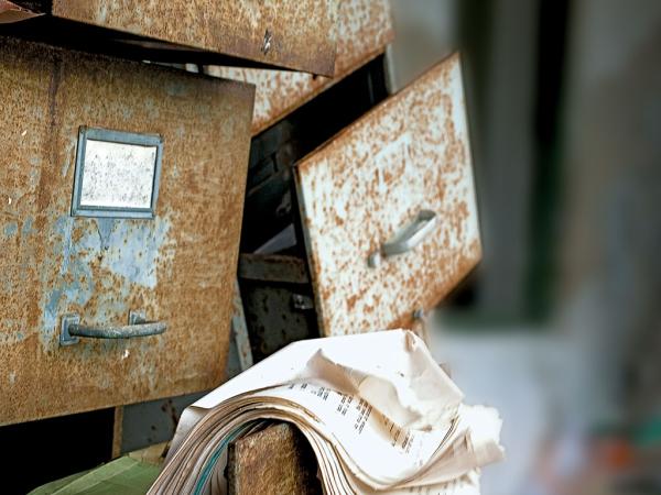 „Firmy coraz bardziej dbają o bezpieczeństwo danych, mają niszczarki. Oczywiście nadal znajdujemy faktury, rachunki, listy klientów danego hotelu czy sprawozdania finansowe firmy, ale jest ich proporcjonalnie mniej”.