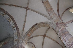 Sulejów. Polichromie z wyobrażeniami apostołów w prezbiterium kościoła św. Tomasza