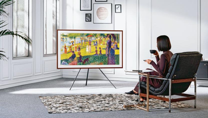Matowa powłoka ekranu telewizora Samsung The Frame pozwala kontemplować dzieło sztuki bez rozpraszających refleksów światła. wyświetlane obrazy są teraz bliższe oryginałom.