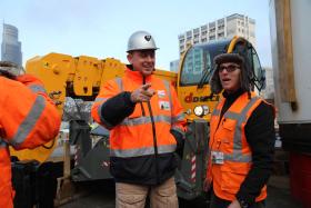 Mimo zimna, praca wre.