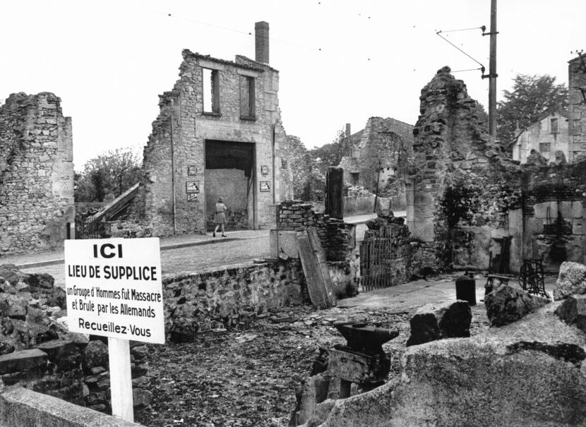 W 1945 r. generał Charles de Gaulle zarządził, by zachować ruiny Oradour jako miejsce pamięci narodowej i dowód niemieckiej zbrodni.
