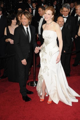 Nicole Kidman w kreacji od Diora. Bez Diora, ale za to z mężem.