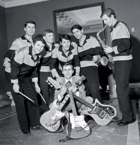 Niebiesko-Czarni, (kuca wokalista Wojciech Korda), 1964 r.