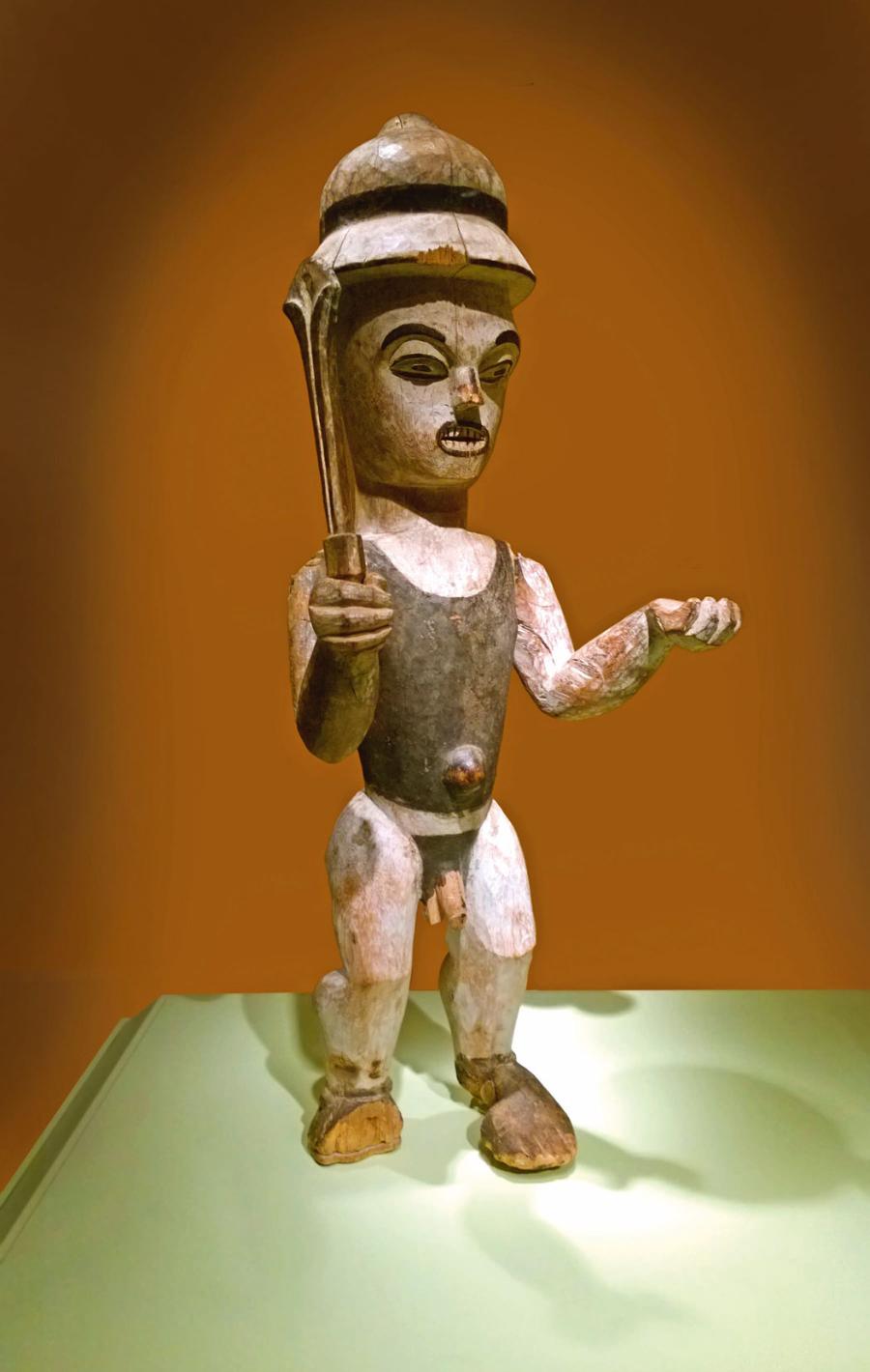 Figurka wykonana przez nigeryjski lud Ibibio w połowie XX w. Obecnie w Muzeum Sztuki Afrykańskiej w Waszyngtonie.