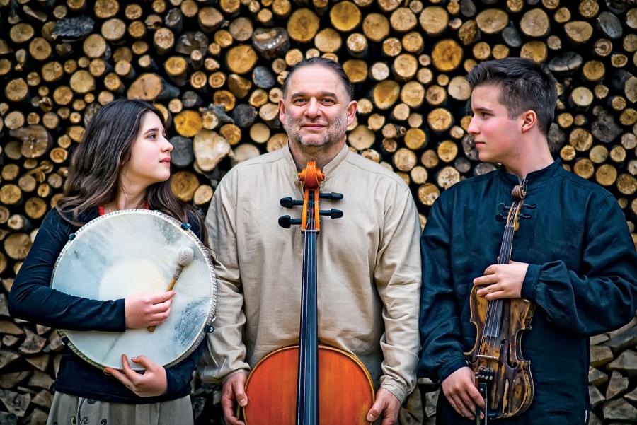 Rodzinna kapela Maliszów – złożona z ojca Jana, córki Zuzanny i syna Kacpra – wystąpi na najważniejszym na świecie festiwalu world music WOMAD.