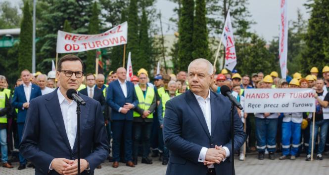 Kilkadziesiąt tysięcy złotych kosztowała podatników podróż Mateusza Morawieckiego do Bogatyni, gdzie w ubiegłą sobotę odbywała się przedwyborcza konwencja PiS.