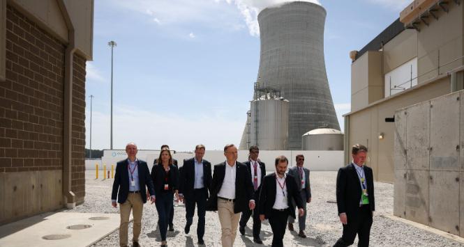 Prezydent Andrzej Duda ogląda elektrownię atomową im. Alvina W. Vogtle’a w Waynesboro, w stanie Georgia, gdzie właśnie uruchomiono dwa nowo wybudowane reaktory AP1000. 14 marca 2024 r.