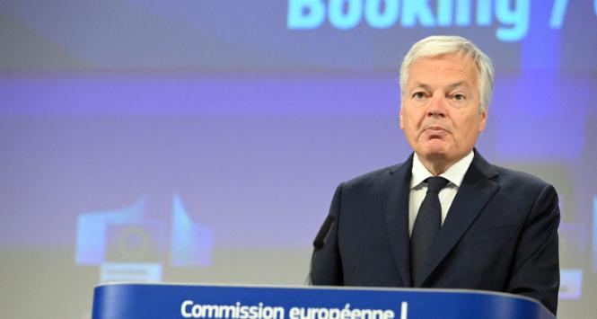 Belgijscy śledczy we wtorek rano mieli przesłuchać byłego komisarza UE Didiera Reyndersa oraz przeszukiwać jego brukselskie mieszkanie i wiejski dom w Walonii.