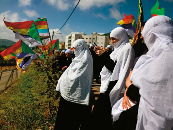 Madżdal Szams po stronie izraelskiej. Po lewej: granica z Syrią