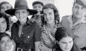 Są też zdjęcia z libańską Miss Universe Georginą Rizk.