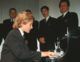 Swoje umiejętności prezentuje Stanisław Drzewiecki, najmłodszy laureat w historii Paszportów (2000 r.).