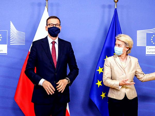 Mateusz Morawiecki i Ursula von der Leyen podczas lipcowego szczytu Unii w Brukseli