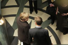 Wbrew gazetowym opiniom Angela Merkel wcale nie jest żelaznym kanclerzem i ma związane ręce.