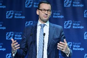 Morawiecki rozpaczliwie walczy o pozycję, próbując pokazać swój rewolucyjny zapał, choć przecież był wynajęty do czegoś innego.